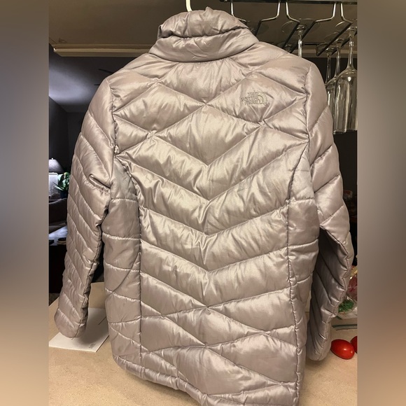 The North Face Silver Puffer Jacket - Picture 5 of 5